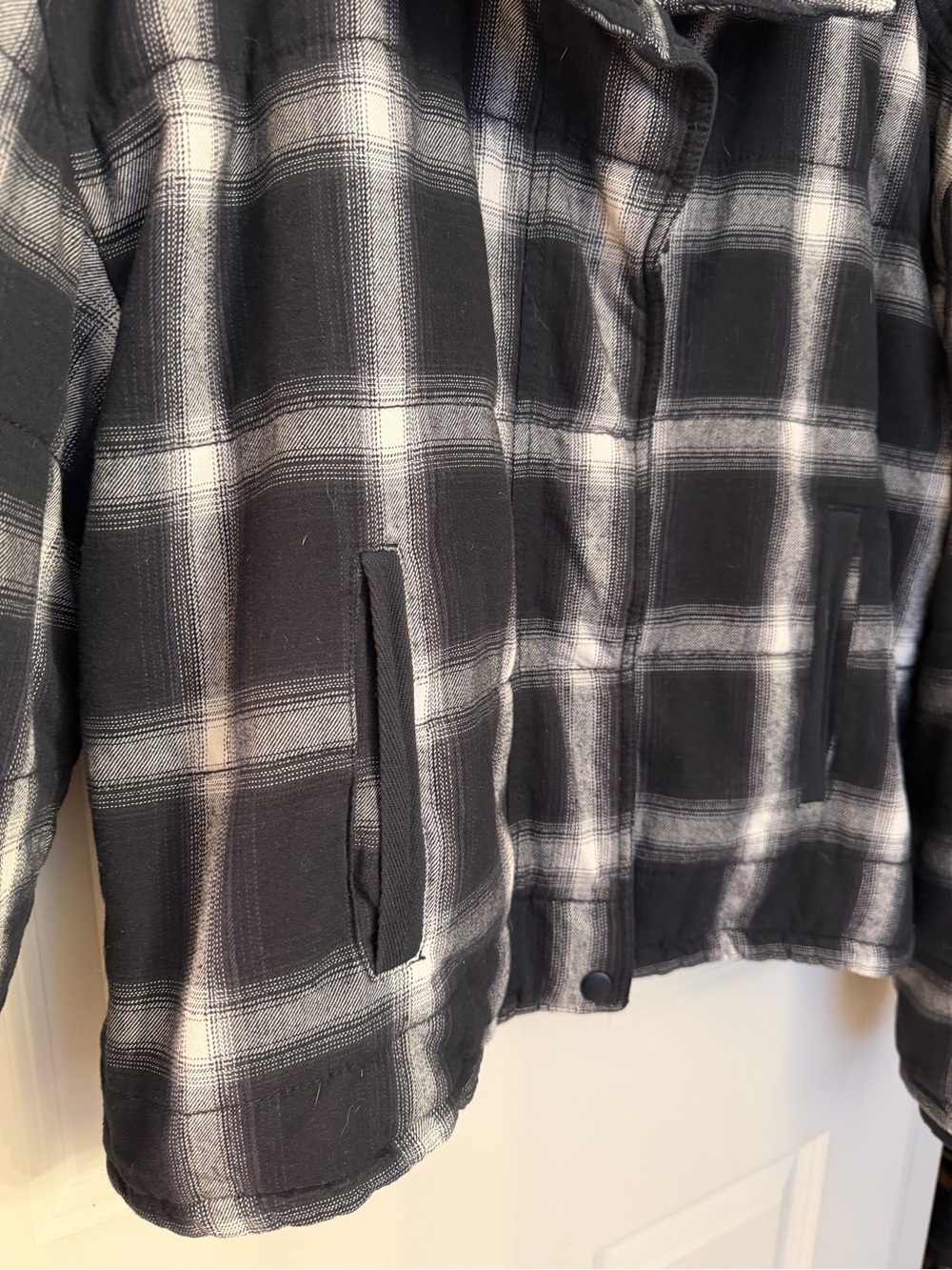 Evereve Lucy Plaid Jacket, Cotton Black/White Plaid, Large - Picture 7 of 15